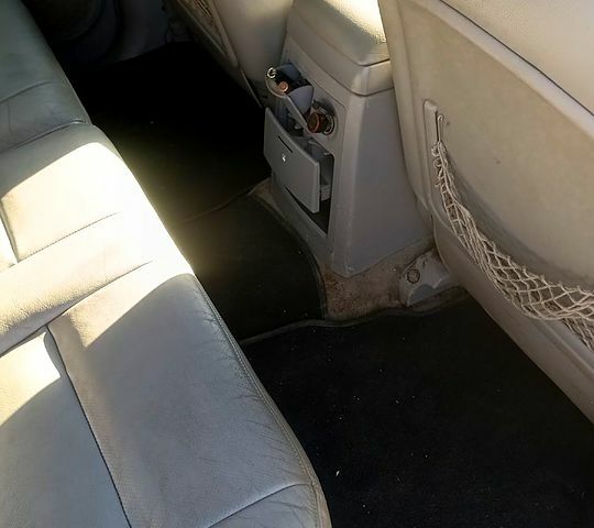 Черный Киа Соренто, объемом двигателя 3.5 л и пробегом 136 тыс. км за 2800 $, фото 6 на Automoto.ua