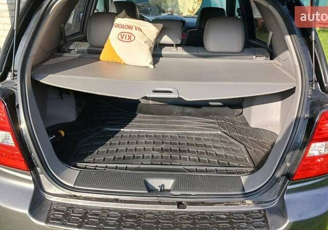 Черный Киа Соренто, объемом двигателя 2.5 л и пробегом 186 тыс. км за 8000 $, фото 5 на Automoto.ua