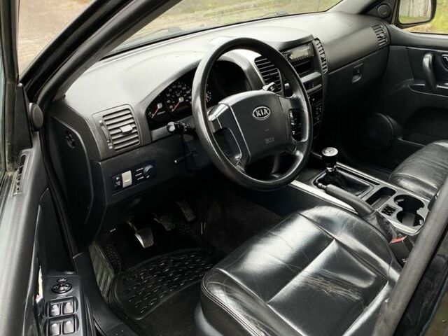 Чорний Кіа Соренто, об'ємом двигуна 2.5 л та пробігом 250 тис. км за 4100 $, фото 5 на Automoto.ua