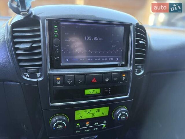 Черный Киа Соренто, объемом двигателя 2.5 л и пробегом 208 тыс. км за 8200 $, фото 71 на Automoto.ua