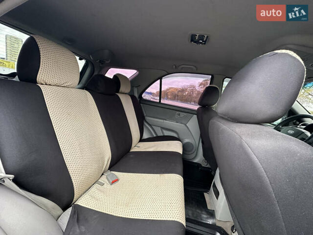 Черный Киа Соренто, объемом двигателя 2.5 л и пробегом 299 тыс. км за 5399 $, фото 26 на Automoto.ua