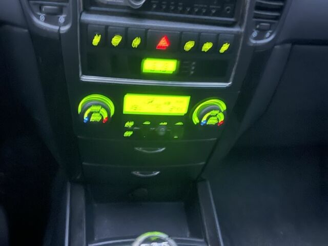 Черный Киа Соренто, объемом двигателя 2.5 л и пробегом 200 тыс. км за 5200 $, фото 12 на Automoto.ua