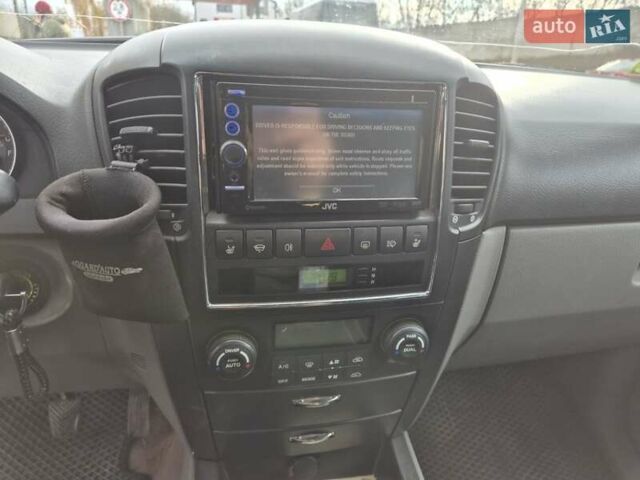 Черный Киа Соренто, объемом двигателя 2.5 л и пробегом 350 тыс. км за 3700 $, фото 14 на Automoto.ua