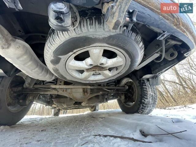 Черный Киа Соренто, объемом двигателя 2.5 л и пробегом 321 тыс. км за 5555 $, фото 11 на Automoto.ua