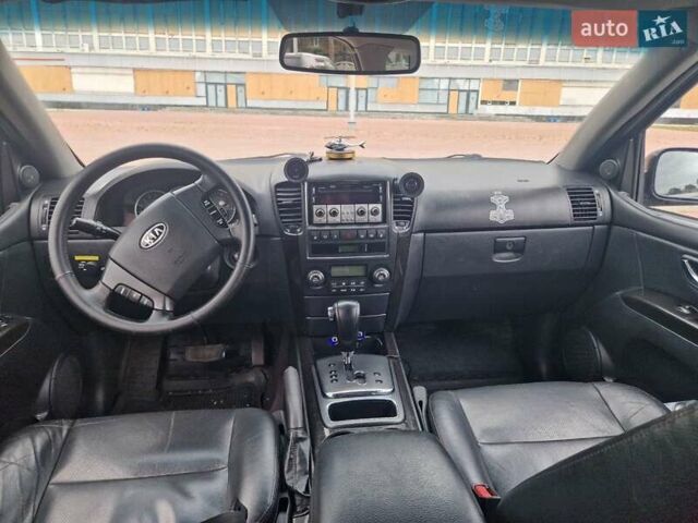 Черный Киа Соренто, объемом двигателя 2.5 л и пробегом 250 тыс. км за 6000 $, фото 5 на Automoto.ua
