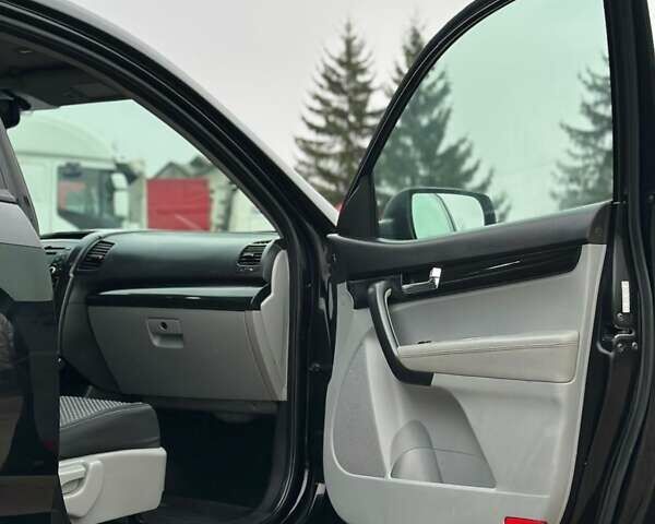 Черный Киа Соренто, объемом двигателя 2.36 л и пробегом 235 тыс. км за 8700 $, фото 29 на Automoto.ua
