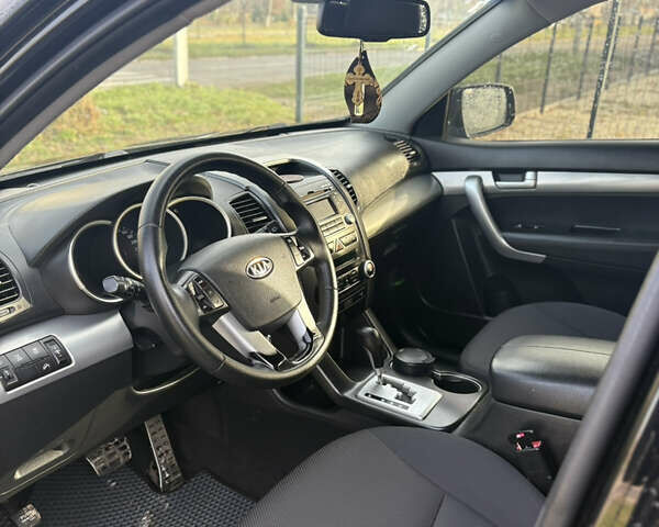 Чорний Кіа Соренто, об'ємом двигуна 2.2 л та пробігом 270 тис. км за 11650 $, фото 8 на Automoto.ua