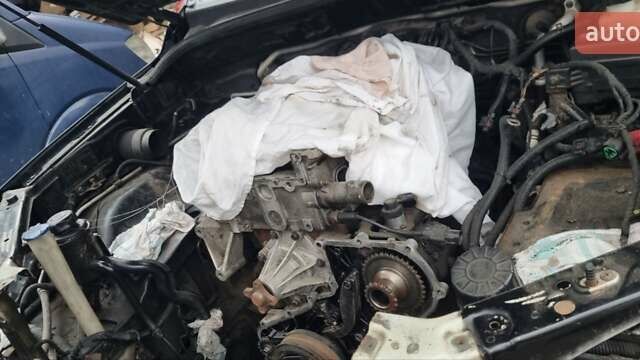 Черный Киа Соренто, объемом двигателя 2.5 л и пробегом 300 тыс. км за 4600 $, фото 6 на Automoto.ua