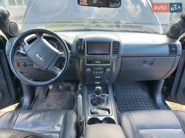 Черный Киа Соренто, объемом двигателя 2.5 л и пробегом 197 тыс. км за 10000 $, фото 11 на Automoto.ua