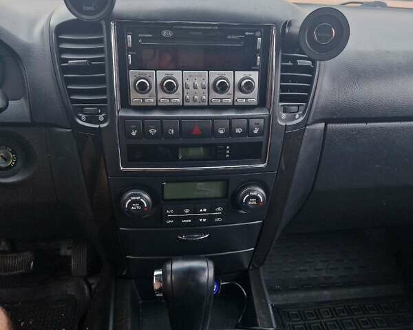 Черный Киа Соренто, объемом двигателя 2.5 л и пробегом 250 тыс. км за 6000 $, фото 8 на Automoto.ua