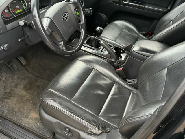 Черный Киа Соренто, объемом двигателя 2.5 л и пробегом 240 тыс. км за 5350 $, фото 9 на Automoto.ua