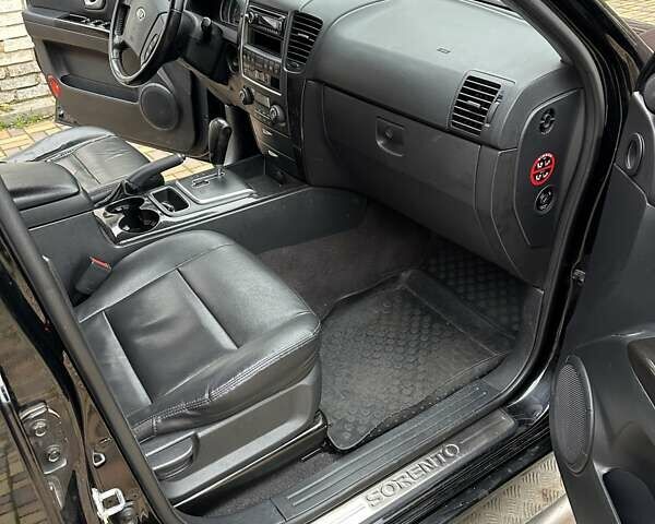 Черный Киа Соренто, объемом двигателя 2.5 л и пробегом 199 тыс. км за 10350 $, фото 7 на Automoto.ua