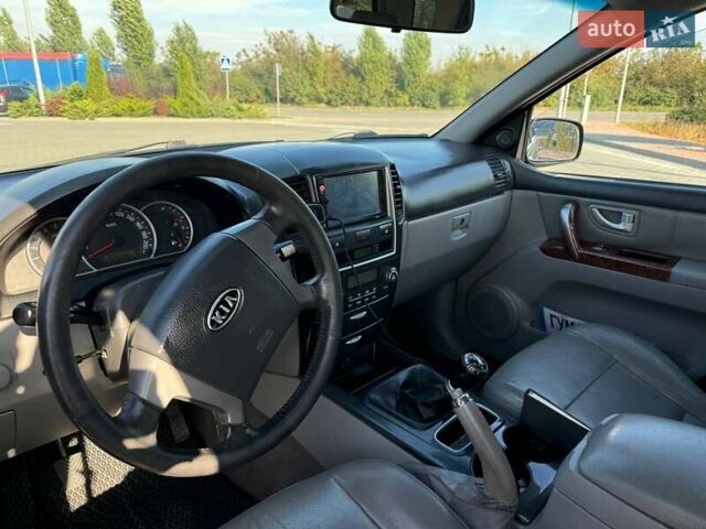 Чорний Кіа Соренто, об'ємом двигуна 2.5 л та пробігом 400 тис. км за 7500 $, фото 5 на Automoto.ua