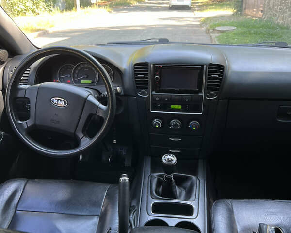 Черный Киа Соренто, объемом двигателя 2.5 л и пробегом 228 тыс. км за 9500 $, фото 14 на Automoto.ua