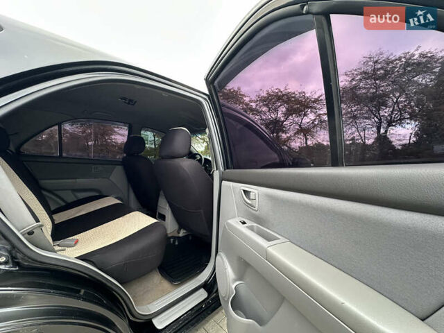 Черный Киа Соренто, объемом двигателя 2.5 л и пробегом 299 тыс. км за 5399 $, фото 25 на Automoto.ua