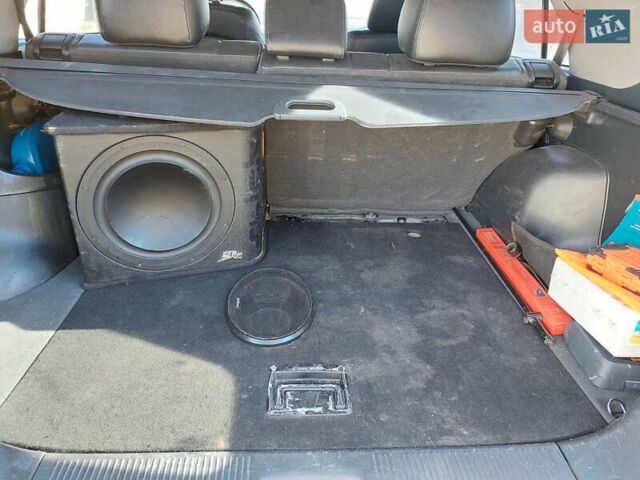 Черный Киа Соренто, объемом двигателя 2.5 л и пробегом 197 тыс. км за 10000 $, фото 5 на Automoto.ua