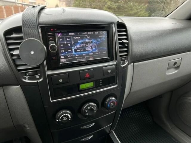 Черный Киа Соренто, объемом двигателя 2.5 л и пробегом 277 тыс. км за 2850 $, фото 12 на Automoto.ua