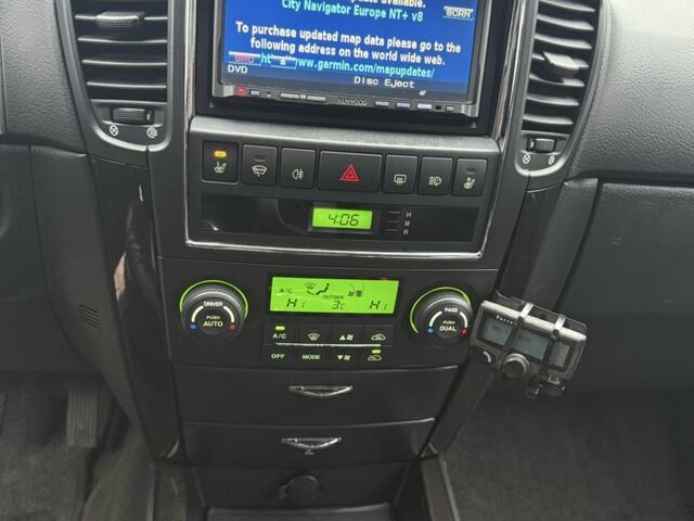 Черный Киа Соренто, объемом двигателя 2.5 л и пробегом 240 тыс. км за 5350 $, фото 11 на Automoto.ua