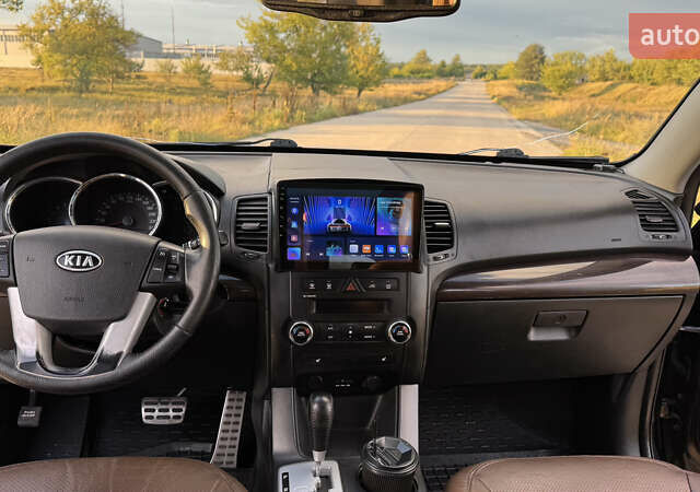 Черный Киа Соренто, объемом двигателя 2.2 л и пробегом 210 тыс. км за 12300 $, фото 7 на Automoto.ua