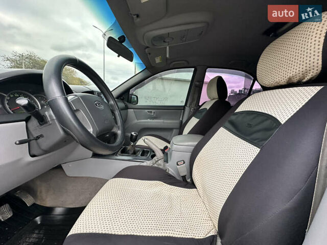 Черный Киа Соренто, объемом двигателя 2.5 л и пробегом 299 тыс. км за 5399 $, фото 21 на Automoto.ua