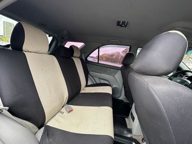 Черный Киа Соренто, объемом двигателя 2.5 л и пробегом 300 тыс. км за 5399 $, фото 21 на Automoto.ua