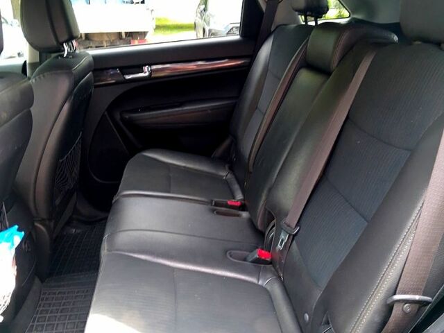 Черный Киа Соренто, объемом двигателя 3.5 л и пробегом 136 тыс. км за 10500 $, фото 9 на Automoto.ua