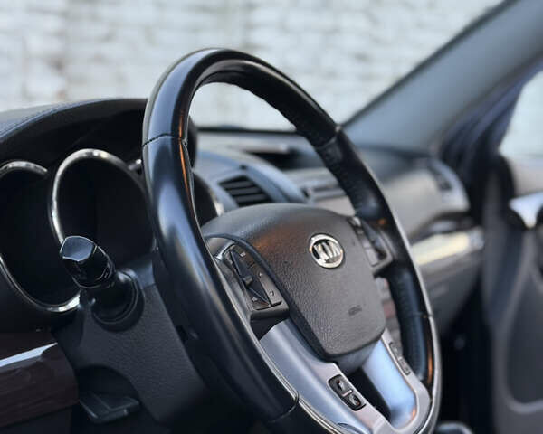 Чорний Кіа Соренто, об'ємом двигуна 2.2 л та пробігом 266 тис. км за 12900 $, фото 44 на Automoto.ua