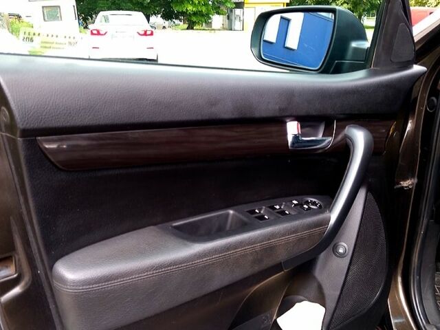 Черный Киа Соренто, объемом двигателя 3.5 л и пробегом 136 тыс. км за 10500 $, фото 10 на Automoto.ua