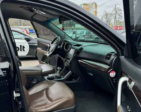 Черный Киа Соренто, объемом двигателя 2.2 л и пробегом 240 тыс. км за 15000 $, фото 28 на Automoto.ua