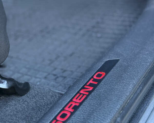 Чорний Кіа Соренто, об'ємом двигуна 2.2 л та пробігом 266 тис. км за 12900 $, фото 69 на Automoto.ua