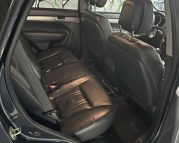 Чорний Кіа Соренто, об'ємом двигуна 2.4 л та пробігом 260 тис. км за 11000 $, фото 9 на Automoto.ua