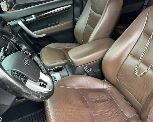 Черный Киа Соренто, объемом двигателя 2.2 л и пробегом 240 тыс. км за 15000 $, фото 18 на Automoto.ua