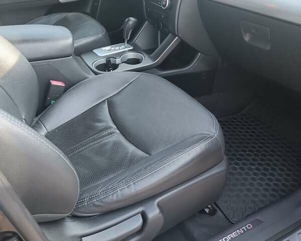 Чорний Кіа Соренто, об'ємом двигуна 2.2 л та пробігом 255 тис. км за 13400 $, фото 19 на Automoto.ua