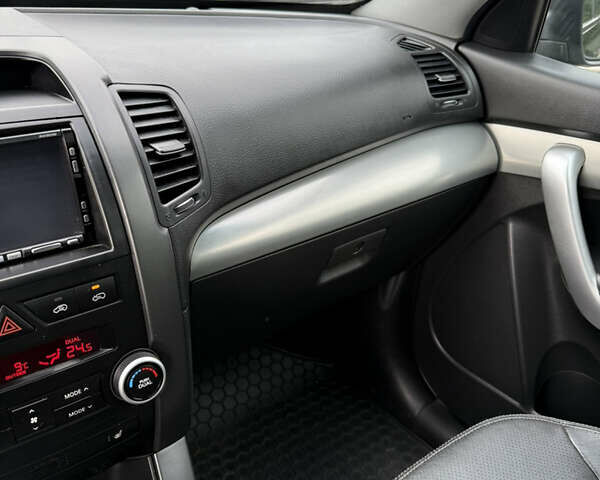 Черный Киа Соренто, объемом двигателя 2.2 л и пробегом 255 тыс. км за 13700 $, фото 23 на Automoto.ua