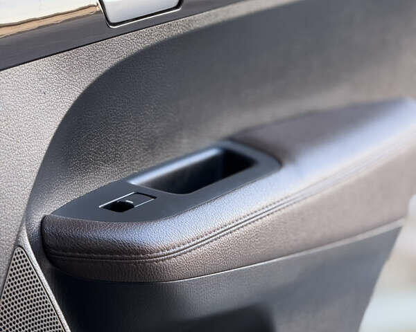 Чорний Кіа Соренто, об'ємом двигуна 2.2 л та пробігом 266 тис. км за 12850 $, фото 44 на Automoto.ua