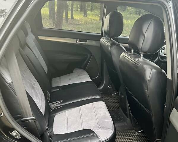 Чорний Кіа Соренто, об'ємом двигуна 2.2 л та пробігом 183 тис. км за 12800 $, фото 12 на Automoto.ua