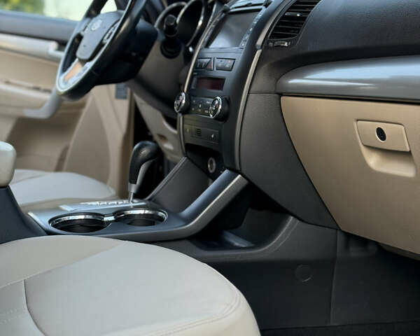 Черный Киа Соренто, объемом двигателя 2.2 л и пробегом 267 тыс. км за 12900 $, фото 62 на Automoto.ua