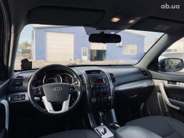 Черный Киа Соренто, объемом двигателя 2.4 л и пробегом 237 тыс. км за 11500 $, фото 14 на Automoto.ua