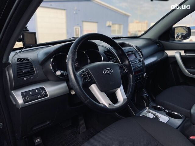 Черный Киа Соренто, объемом двигателя 2.4 л и пробегом 237 тыс. км за 11500 $, фото 11 на Automoto.ua