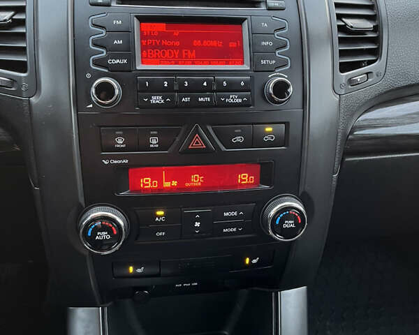 Черный Киа Соренто, объемом двигателя 2.2 л и пробегом 219 тыс. км за 12550 $, фото 19 на Automoto.ua