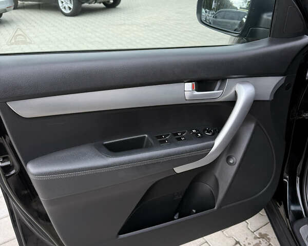 Черный Киа Соренто, объемом двигателя 2.2 л и пробегом 255 тыс. км за 13700 $, фото 16 на Automoto.ua