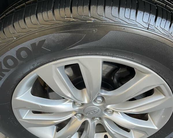 Черный Киа Соренто, объемом двигателя 2.2 л и пробегом 197 тыс. км за 12499 $, фото 11 на Automoto.ua