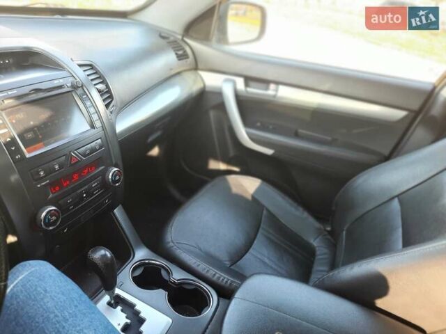 Чорний Кіа Соренто, об'ємом двигуна 2.36 л та пробігом 250 тис. км за 11000 $, фото 5 на Automoto.ua