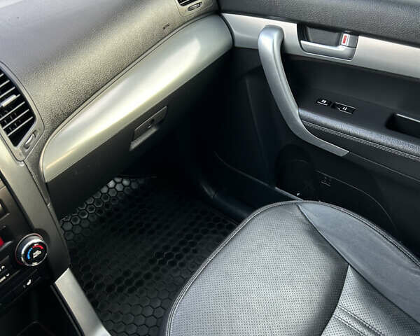 Черный Киа Соренто, объемом двигателя 2.2 л и пробегом 215 тыс. км за 13700 $, фото 99 на Automoto.ua