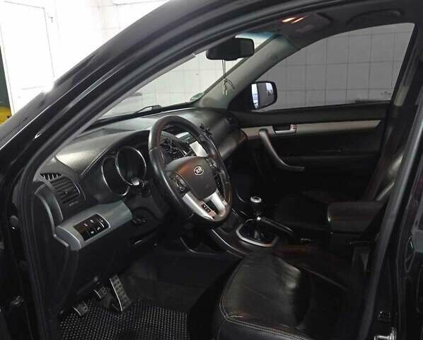 Черный Киа Соренто, объемом двигателя 2.2 л и пробегом 284 тыс. км за 12800 $, фото 10 на Automoto.ua