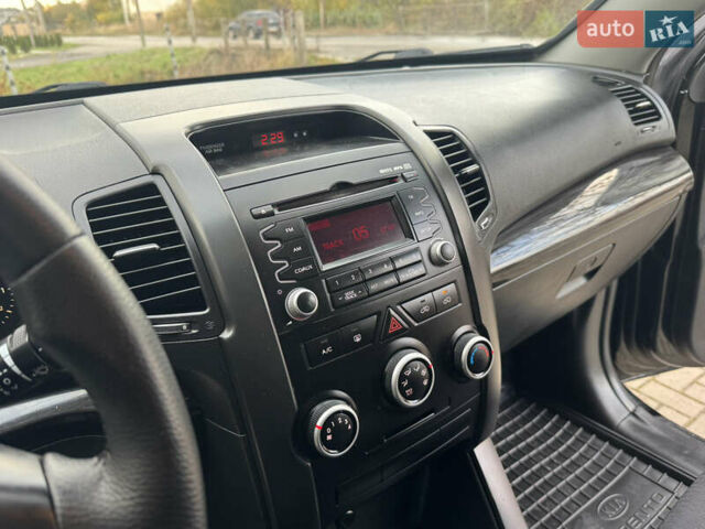 Черный Киа Соренто, объемом двигателя 2.2 л и пробегом 247 тыс. км за 11750 $, фото 29 на Automoto.ua