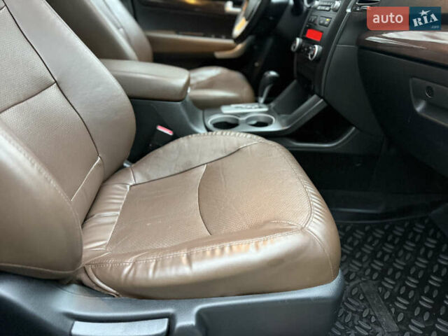 Чорний Кіа Соренто, об'ємом двигуна 2.2 л та пробігом 215 тис. км за 13150 $, фото 52 на Automoto.ua