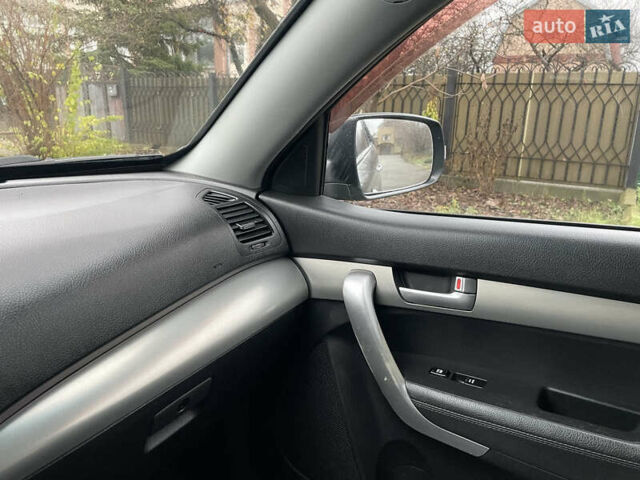 Чорний Кіа Соренто, об'ємом двигуна 2.2 л та пробігом 247 тис. км за 11999 $, фото 21 на Automoto.ua