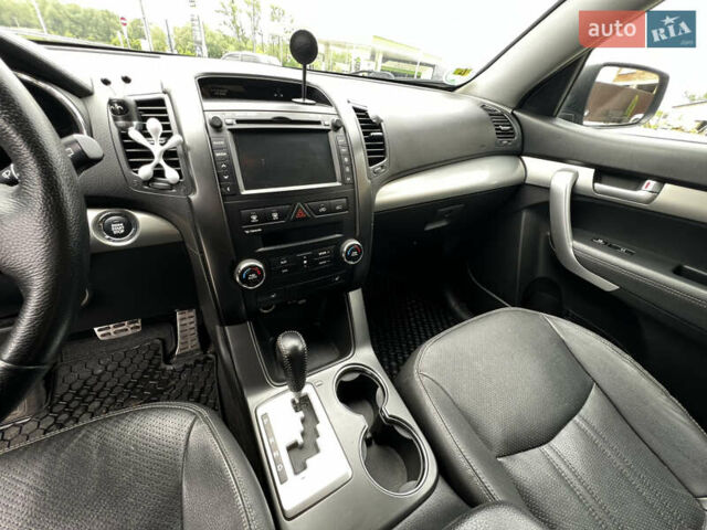 Чорний Кіа Соренто, об'ємом двигуна 2.2 л та пробігом 215 тис. км за 13800 $, фото 16 на Automoto.ua