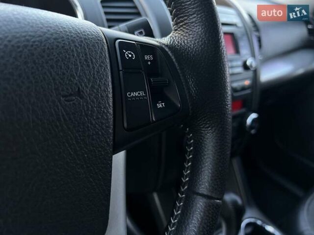 Черный Киа Соренто, объемом двигателя 2.4 л и пробегом 186 тыс. км за 13800 $, фото 50 на Automoto.ua